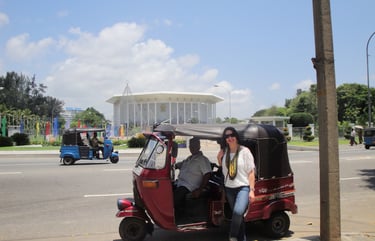 Autora de tuk tuk em Colombo, Sri Lanka.
