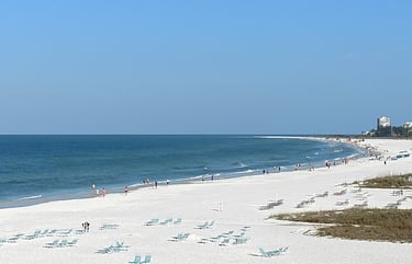 siesta key beach on a clear and sunny day