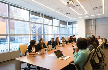 Remote team meeting to coordinate administrative tasks managed by Virtualez Latin American assistant