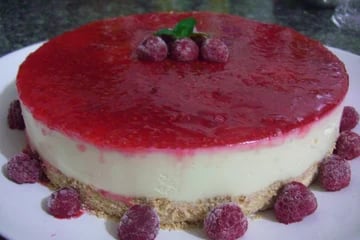 Cheesecake low carb com morango