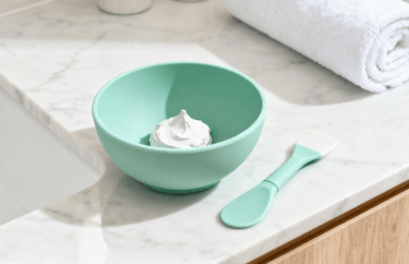 The “PureForm” collection’s mint green silicone mask bowl.
