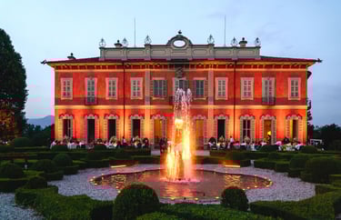 Villa Subaglio Merate, vista della villa con la fontana ed i tavoli del ricevimento del matrimonio