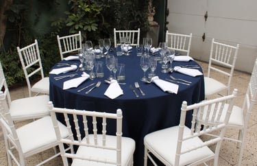 Alquiler de mesas con mantel y sillas