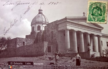 Vintage postcard of El Calvario church in León, Guanajuato, featuring a dome and classical columns.