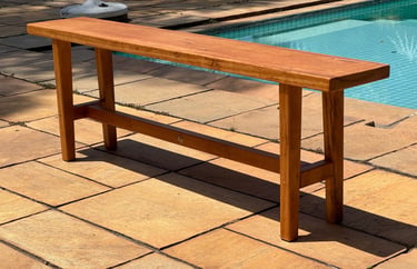 Banco em peroba com 1,40m x 28 cm altura 47 cm