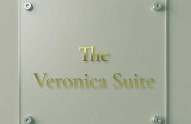 Double en suite hotel room in Hull