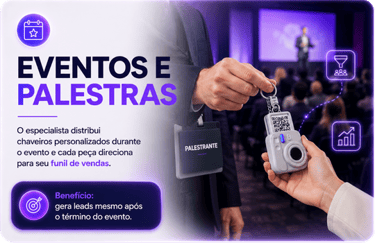 Palestrante entregando chaveiro com QR code para gerar leads em eventos e palestras corporativas.