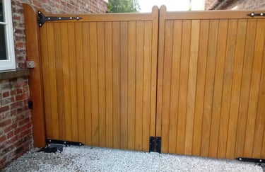 gate with no graffiti