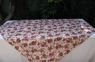 Alquiler de mesas con mantel y sillas