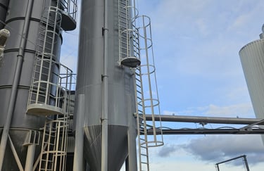 Mineral flour storage and dosing silo