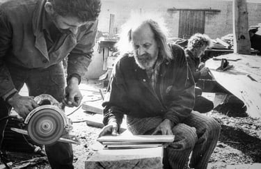 Eduardas Jonušas stato kurėną "Kuršis"