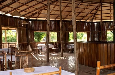 Sita Joyeh Baobab lodge op eiland bij Kuloro Village