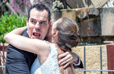 Microboda en Barcelona, momentos cercanos y naturales con pocos invitados.