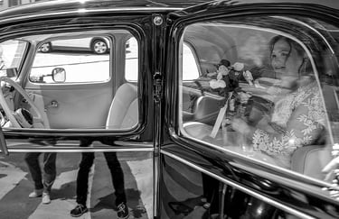 Retrato de boda moderna en Barcelona, estética natural y elegante por Ángel Fábregas.