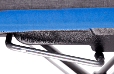 Profesjonalne żelazko parowe EV do stacji Atlantis. Prasowanie koszuli przy użyciu suchej pary. Idealne dla butików i domów.