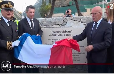 cérémonie-homme-debout-artiste-sculpteur--fil-de-fer-wilfrid-bricourt