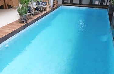 Kolam renang di belakang rumah cocok untuk lahan terbatas