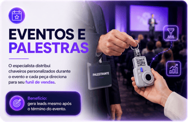 Palestrante entregando chaveiro com QR code para gerar leads em eventos e palestras corporativas.