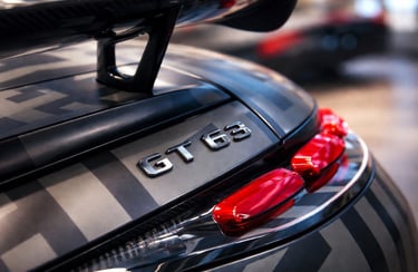 Detalhe do Mercedes-AMG GT 63 ligado ao programa onde clientes montam o próprio motor