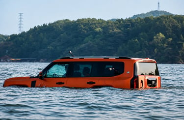 SUV Jetour G700 parcialmente submerso navegando na água com estabilidade