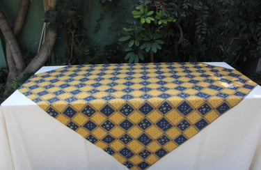 Alquiler de mesas con mantel y sillas