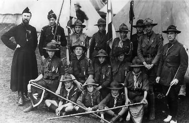 Le Père Sevin à un Jamboree