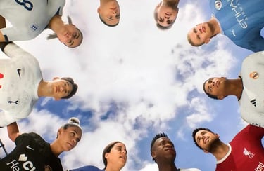 calciatori a cerchio che guardano in basso con le nuvole in cielo