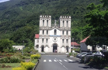 Vista da catedral em Salazie, Ilha Reunião.