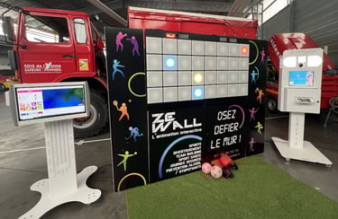 Photographie de la borne karaoké, de la borne photo et du mur digital interactif.