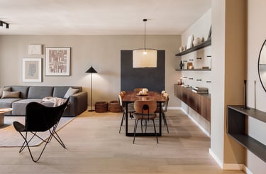 Stylish living room design with vibrant colours, black metal elements, and wood details