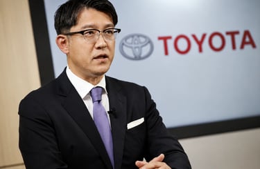 CEO da Toyota, Koji Sato, durante entrevista em evento corporativo da montadora.