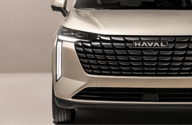 Frente do Haval H6 híbrido com grade ampla e iluminação LED em imagem hiper-realista.