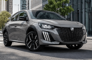 Peugeot 208 Hybrid cinza em ambiente urbano