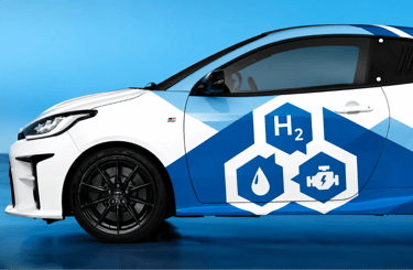 Carro da Toyota movido a hidrogênio com visual H2 e tecnologia sustentável.