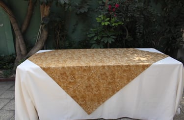 Alquiler de mesas con mantel y sillas