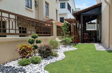 Side garden with stone landscaping and timber pergola – Yie Yang Landscape, Malaysia