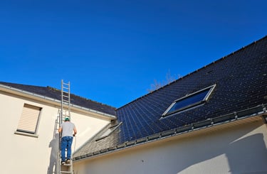 Applications d'un hydrofuge par pulvérisation sur une toiture en ardoises