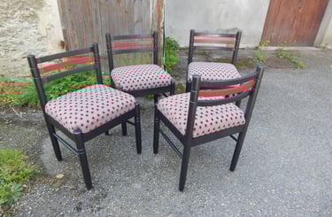 chaises motif graphique