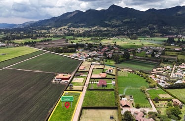vista a peña de Juaica y cerro de Majuy desde el conjunto Palo Verde en Tabio, Cundinamarca