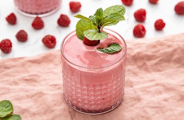 Milkshake - de - Morango - com - Toque - de - Hortelã - Refrescante