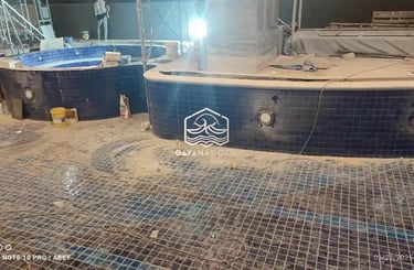 kolam renang dengan pencahayaan yang bagus dari dayanapool