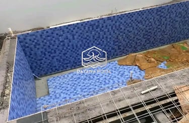 pengerjaan kolam renang oleh tim dayanapool