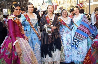 Falleras de Valencia, fiesta de Fallas.
