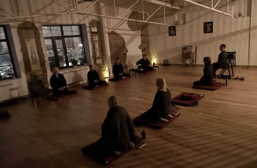 Zen meditacija praktika, atsiskyrimai, retreat