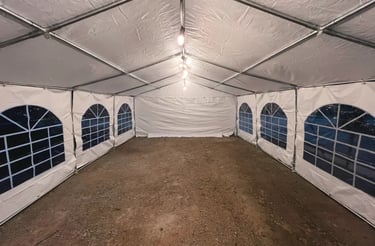 éclairage guirlande guinguette dans tente de réception