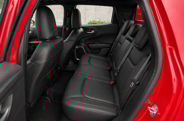 Banco traseiro da Fiat Toro Ultra 2026 com acabamento em couro e espaço interno confortável