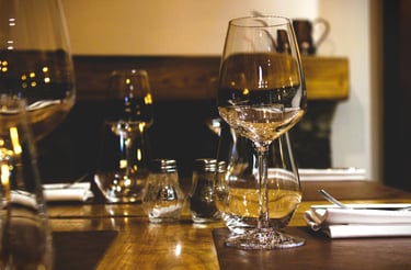 Restaurant a fondues, fromages suisses, vin, tapas, raclette a volonté, avec cheminée 