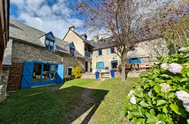 vue façade et jardin - maison la Flambee - chambres d'hotes