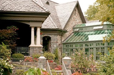American Painting Specialist Fort Wayne, Indiana.  Beautiful exterior home repainting