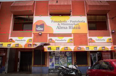 Fachada principal de la panadería y pastelería Alma Riazú en Rancagua para pedidos mayoristas